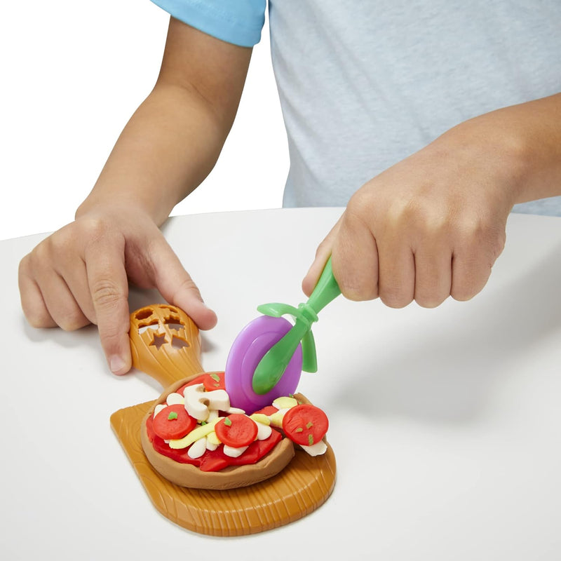 Play-Doh Kitchen Creations Pizzabäckerei Spielset mit 6 Dosen 8 Accessoires Pizzabäckerei Einzelbett