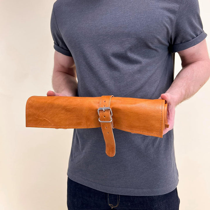 Gusti Werkzeugtasche Leder - Jace Damen und Herren Rolltasche Vintage Braun Leder