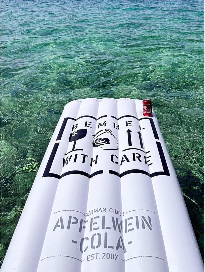 BEMBEL WITH CARE - Pool-Luftmatratze - Design: Apfelwein-Cola Dose