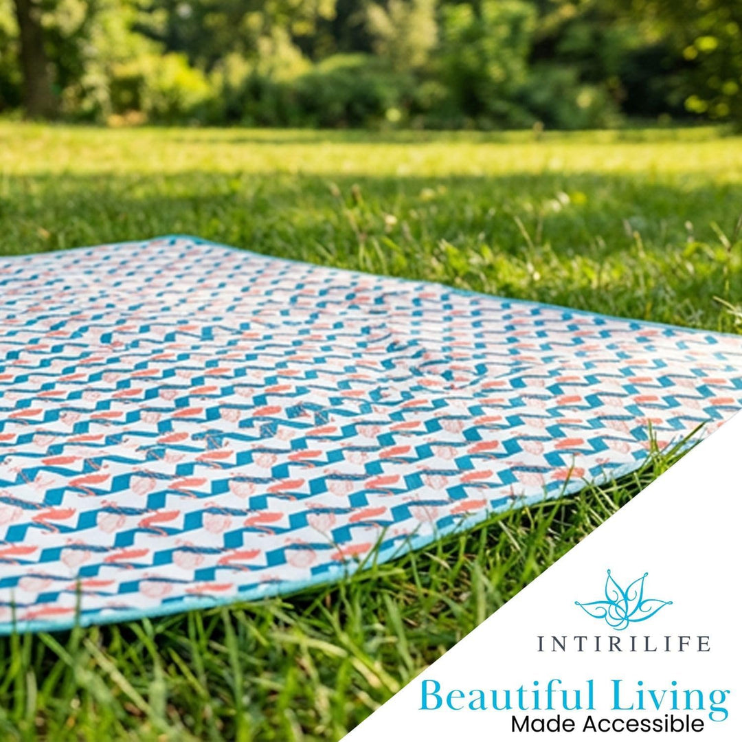 INTIRILIFE Faltbare Picknickdecke im Flamingo Design wasserdicht - Offen 199 x 190 cm - Gefaltet 31.