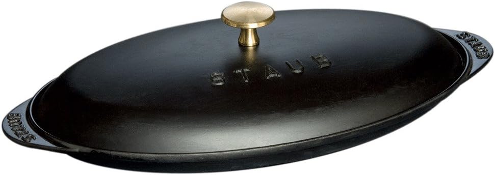 Staub 1332125 Servierplatte, mit Deckel 31 cm, 0,7 L mit mattschwarzer Emaillierung im Inneren der S