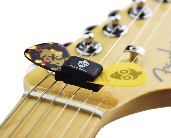 Pick Geek Gitarren-Plektren und Kapodaster Bundle | 33 Hochwertige Sortierte Gitarren-Picks | Django
