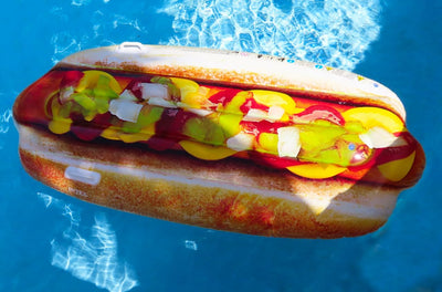 Toyland® Giant Hot Dog Aufblasbarer Poolschwimmer – 180 cm x 89 cm – Sommer Strand & Pool Lilo