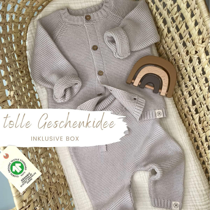DIKOS® Baby Strickset - warmes grau | Babykleidung aus 100 GOTS% BIO-Baumwolle | Neugeborenen Outfit