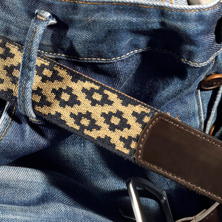 Argentinischer Ledergürtel mit passender Schnur und Lederarmband. Auf Leder gestickter Gürtel für Mä