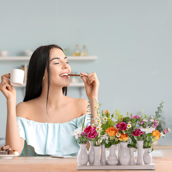 Jinfa Keramikvasen Set – 10 kleine Vasen auf Sockel – Antik-Weiss – Handgefertigte Mini Vasen – Boho