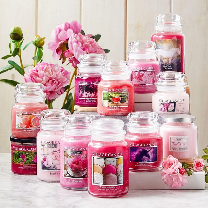 Village Candle Grosse Duftkerze im Glas, französischer Macaron-Duft, 740 ml