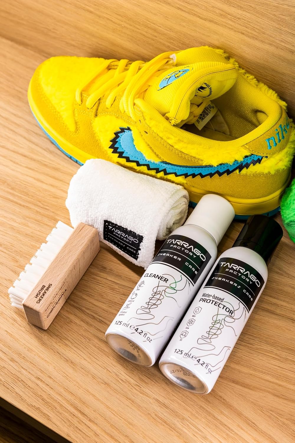 Tarrago Sneakers Care Kit | Reinigungsset für Schuhe | 1 Reiniger und 1 Protektor | Spezialbürste fü