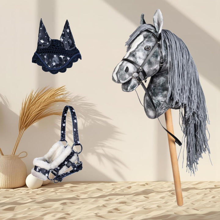 Holly & Claire HKM Hobby Horse „Clara“ – marmoriert grau | Set mit Halfter, Führstrick & Fliegenhaub