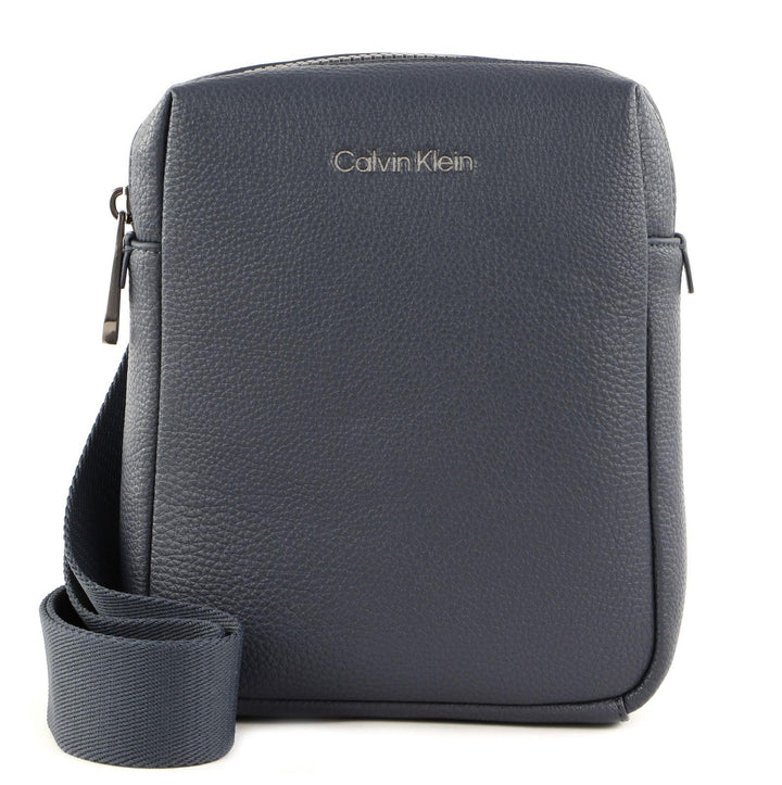 Calvin Klein Herren Umhängetasche Ck Must Reporter Small Klein, Blau (Ck Navy), Einheitsgrösse