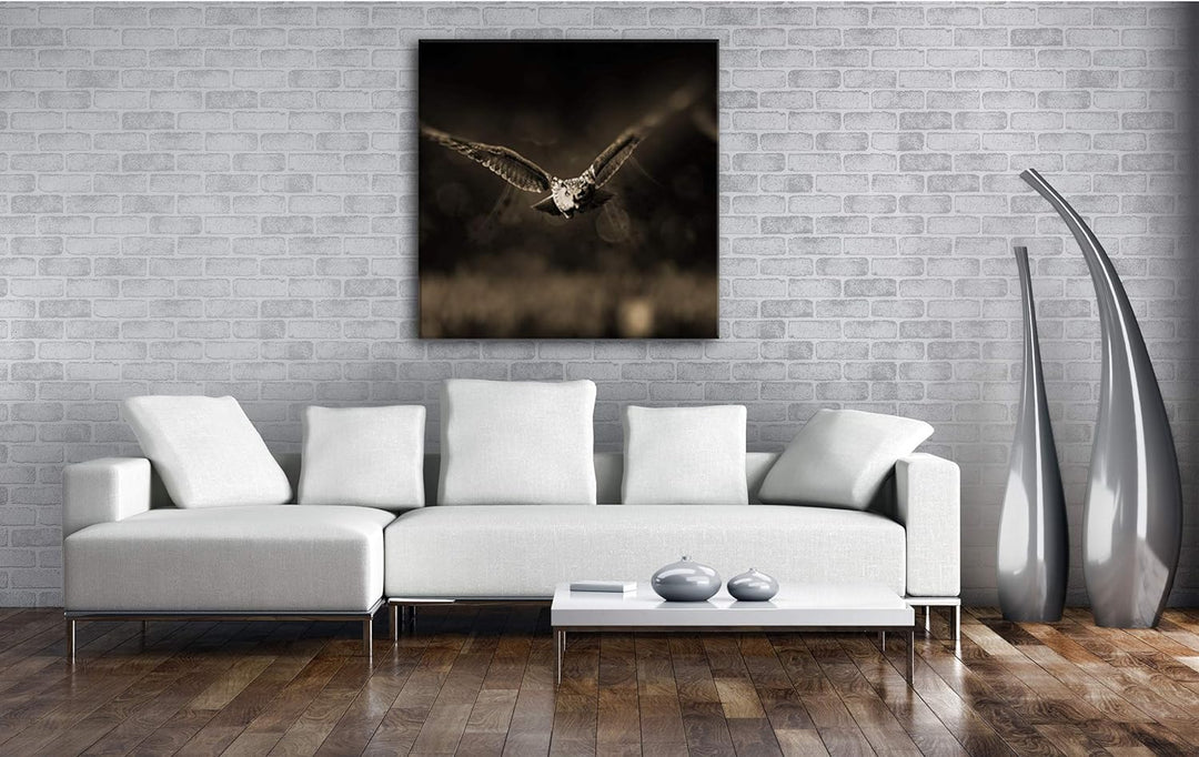 atemberaubende Eule auf der Jagd im Format: 70x70 Effekt: Sepia als Leinwandbild, Motiv auf Echtholz