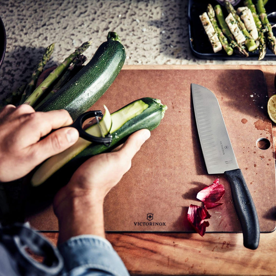 Victorinox Peeler Sparschäler, Gemüseschäler, Extra scharf, Zackenschliffklinge/Zweischneidig, Ergon
