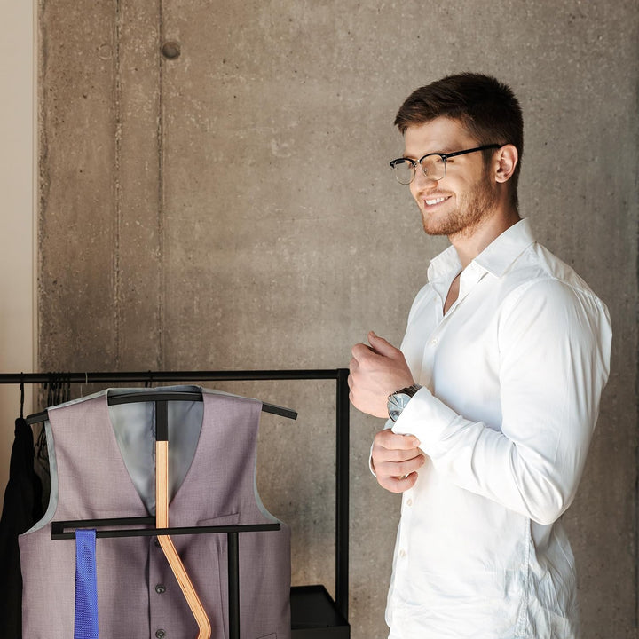 Relaxdays Herrendiener, Jackett & Hose, HBT 107x48x20 cm, Metall & Holzoptik, Stiller Diener Schlafz