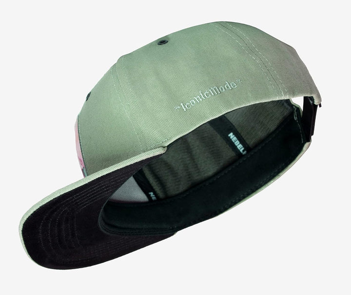 Nebelkind Snapback Cap Iconic Olivgrün Gemälde Ikone mit Sturmmaske Grössenverstellbar Unisex One Si