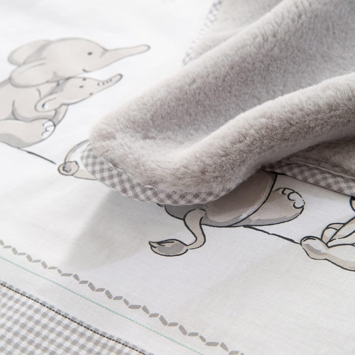 roba Babydecke Sternenzauber - 80 x 80 cm - Baby Kuscheldecke mit Sternen & Elefanten Motiv - Kinder