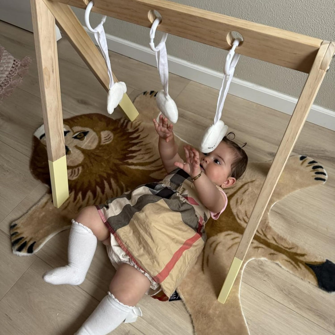 Liefjes &amp; Co Baby Spielbogen aus Holz – Spieltrapez mit Hängespielzeug: Regenbogen, Mond &amp; Wolke – B