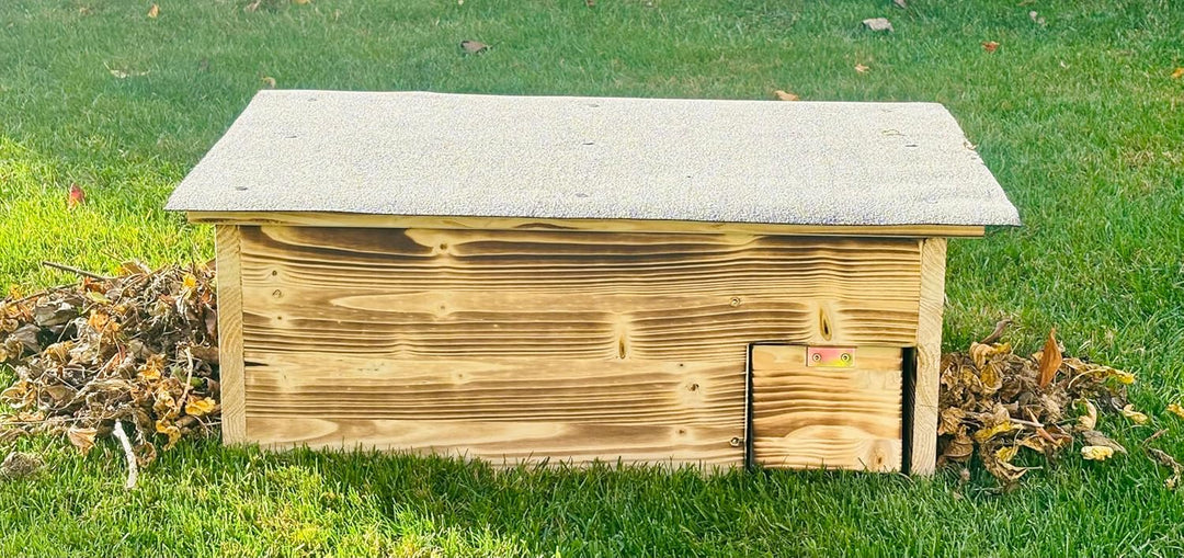 Generisch Igelhaus mit Rattenklappe, 60x40x23 cm, Geflammt mit Dachpappe und Isolierung, Handgeferti