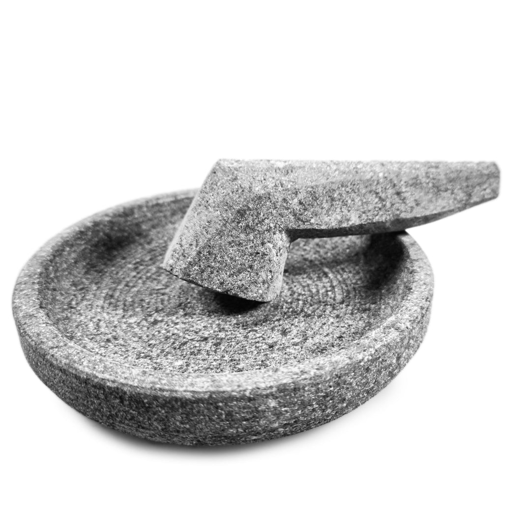 Cobek-Mörser aus vulkanischem Gestein - Traditionelles Zerkleinern und Mahlen - XS Variante/Perfekt