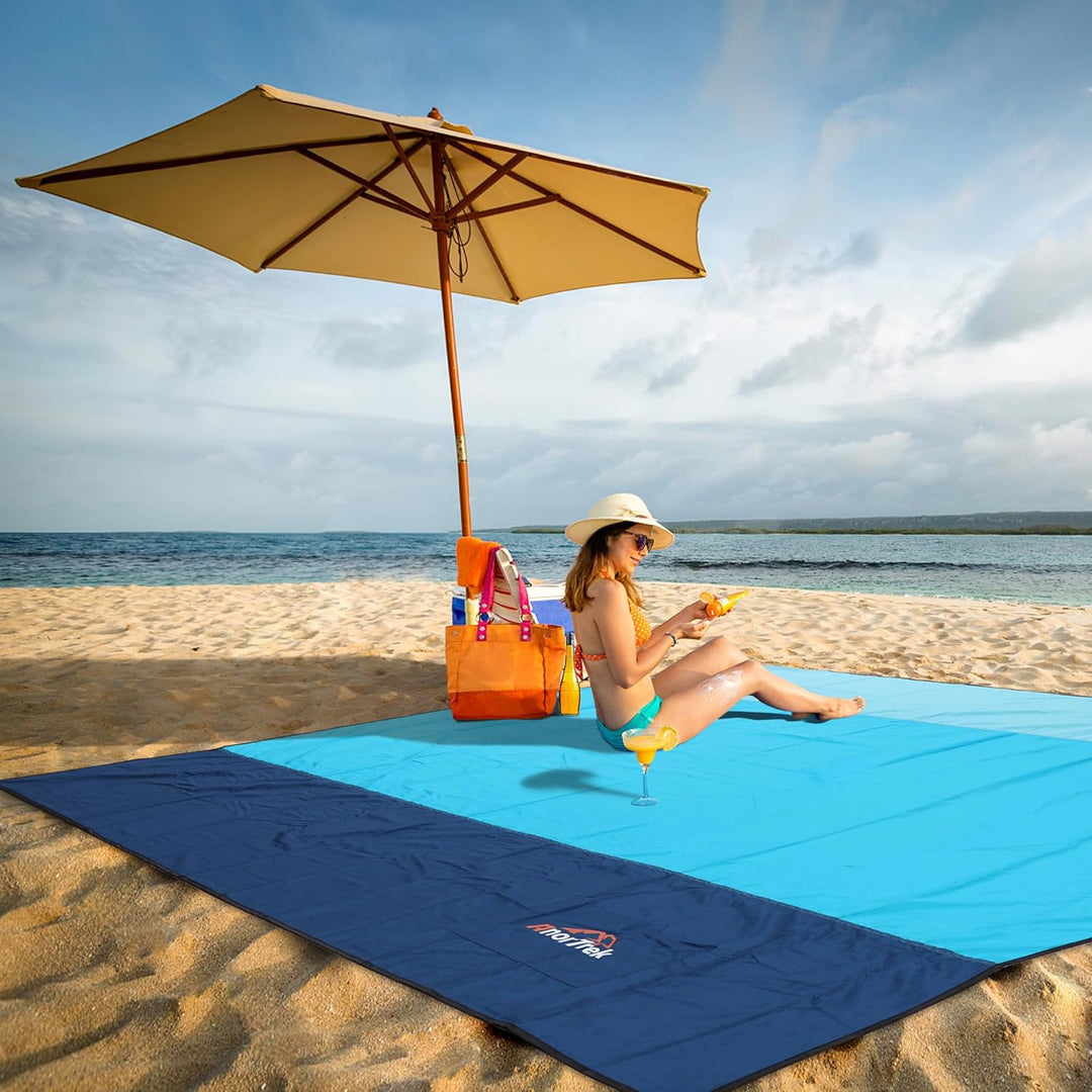 AnorTrek Sandfreie Stranddecke XL 200x200cm - Ultraleicht, Schnelltrocknend & Spritzwassergeschützt,