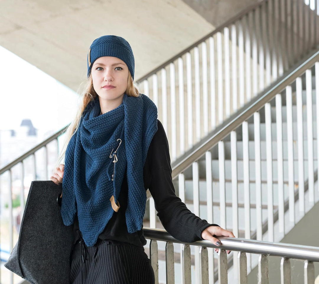 KNIT FACTORY - Dreiecksschal Coco - Damen Strickschal mit Wolle - Umschlagtuch für den Herbst und Wi