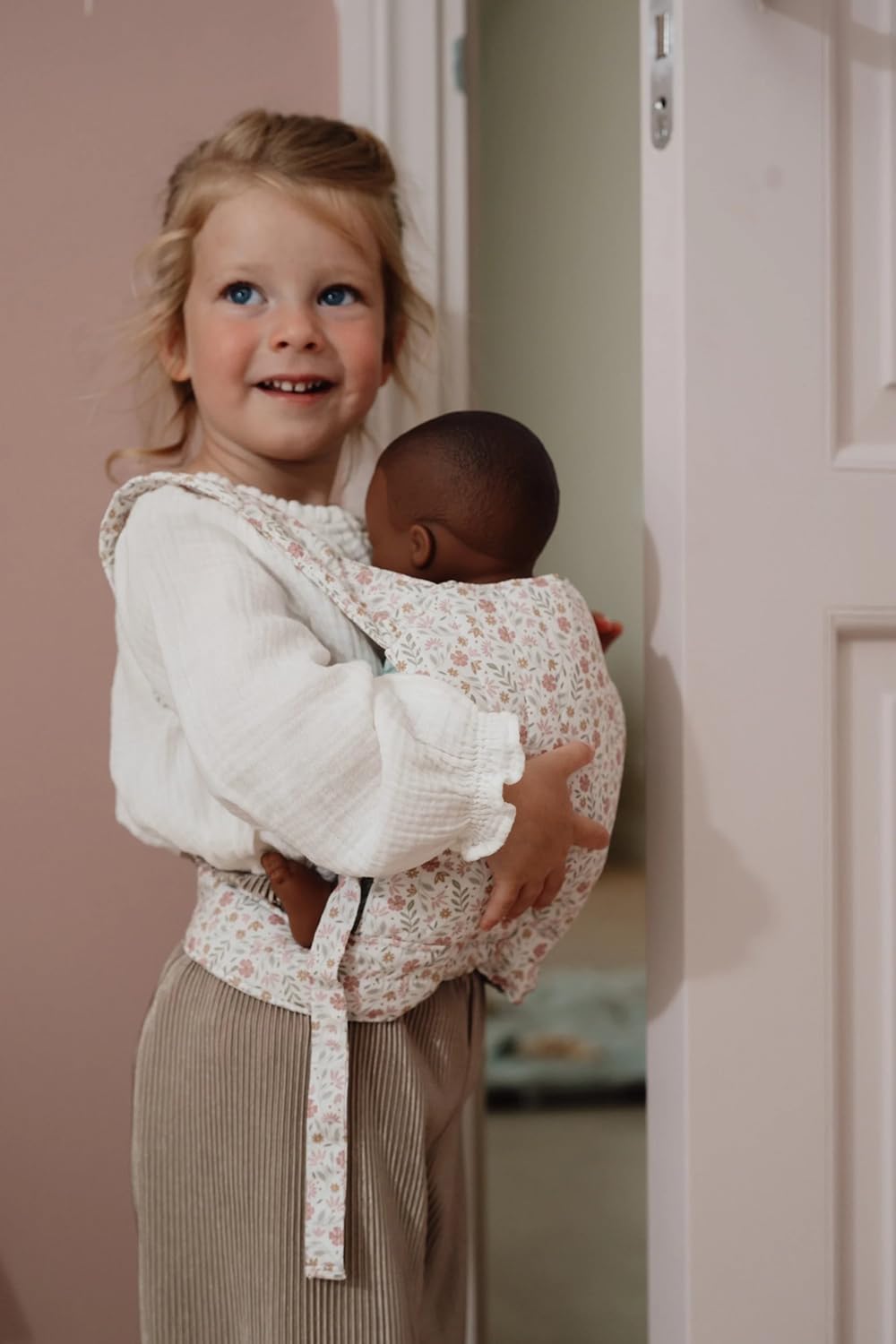 Little Dutch Puppentrage Bauchtrage für Puppen Babypuppen oder Plüschtiere mit Schultergurte und ver