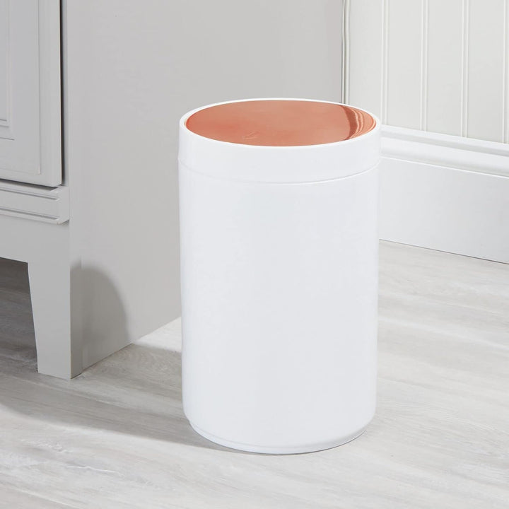 mDesign praktischer Mülleimer – moderner Abfalleimer aus Kunststoff für Bad, Büro und Küche mit 5l F