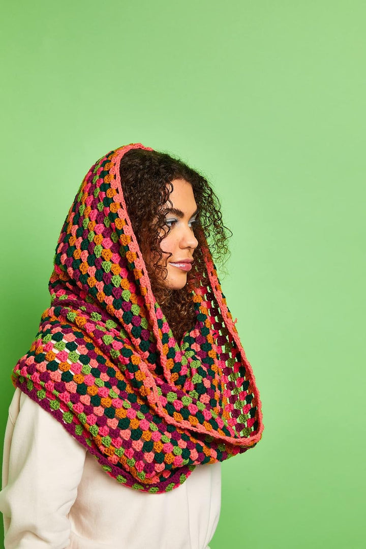 Sirdar Kith & Kin, Oversize Cowl Häkelset, enthält 6 Bälle Hayfield Bonus DK, 4 mm/US G/6 Häkelnadel