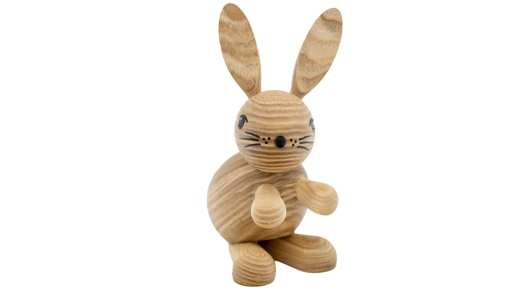 Kuhnert Drechslerei Osterdekoration/Osterhase „Hedda“ stehend, Blick nach rechts gerichtet, aus hell