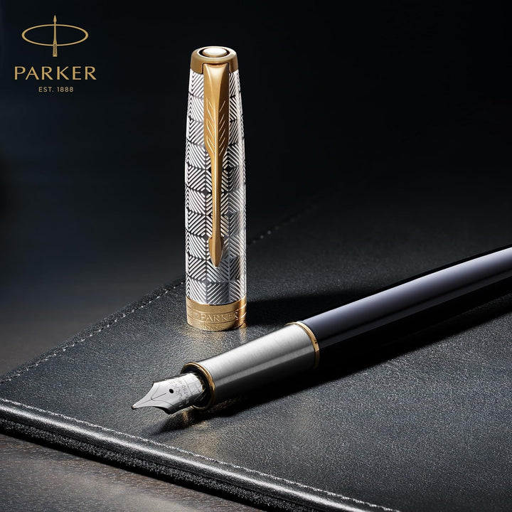 Parker Sonnet Füller | Edelstahl mit Goldzierteilen | Füllfederhalter mit feiner Feder | Geschenkbox