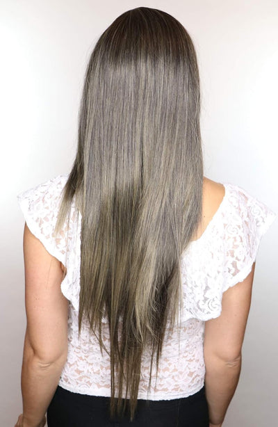 Prettyland 80cm Damen Lang-Perücke Mittel-Scheitel Wig Cosplay Hitzefest Schwarz-Grau gesträhnt C145