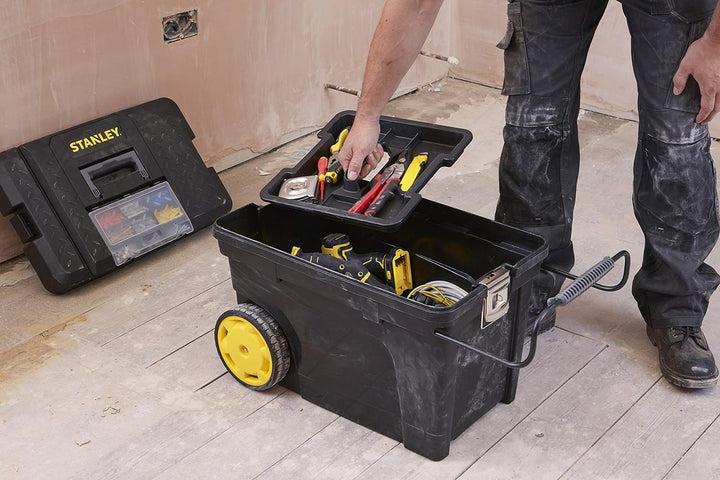 Stanley Mobile Montagebox (60,3 x 37,5 x 43 cm, Volumen 53l, geräumiges Hauptfach für Elektrowerkzeu