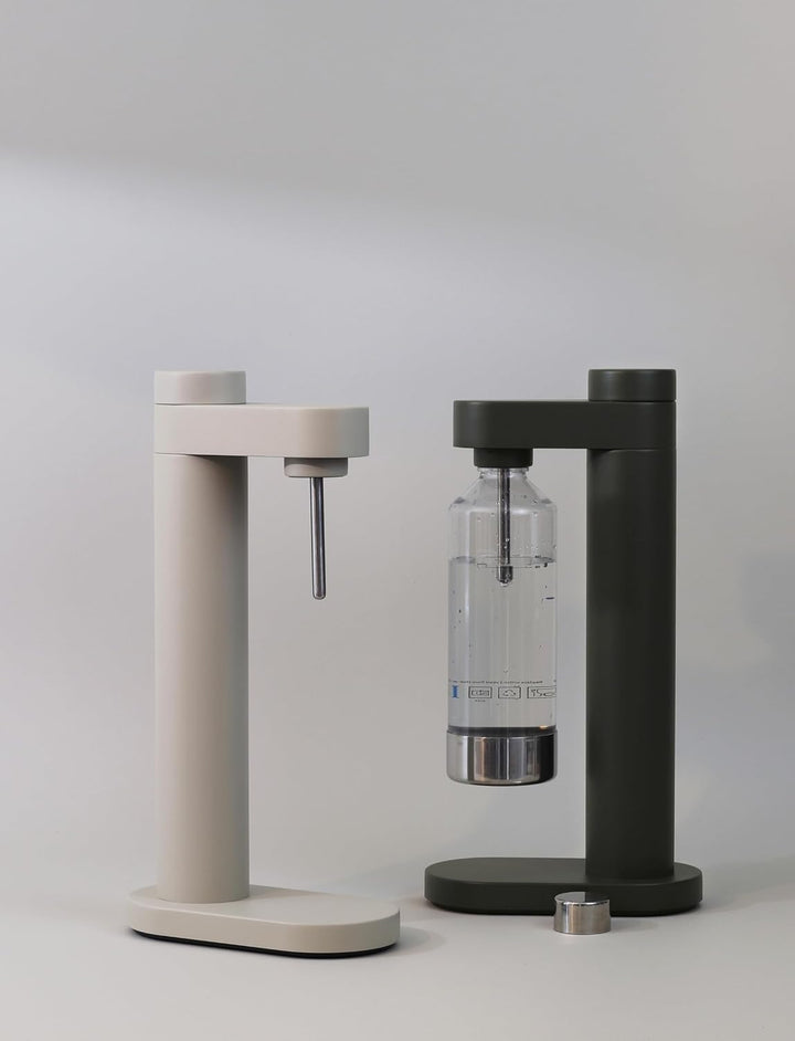 Stelton Brus Wassersprudler mit Flasche, Premium Carbonator für Wasser mit CO2 - Einstellbare Sprude