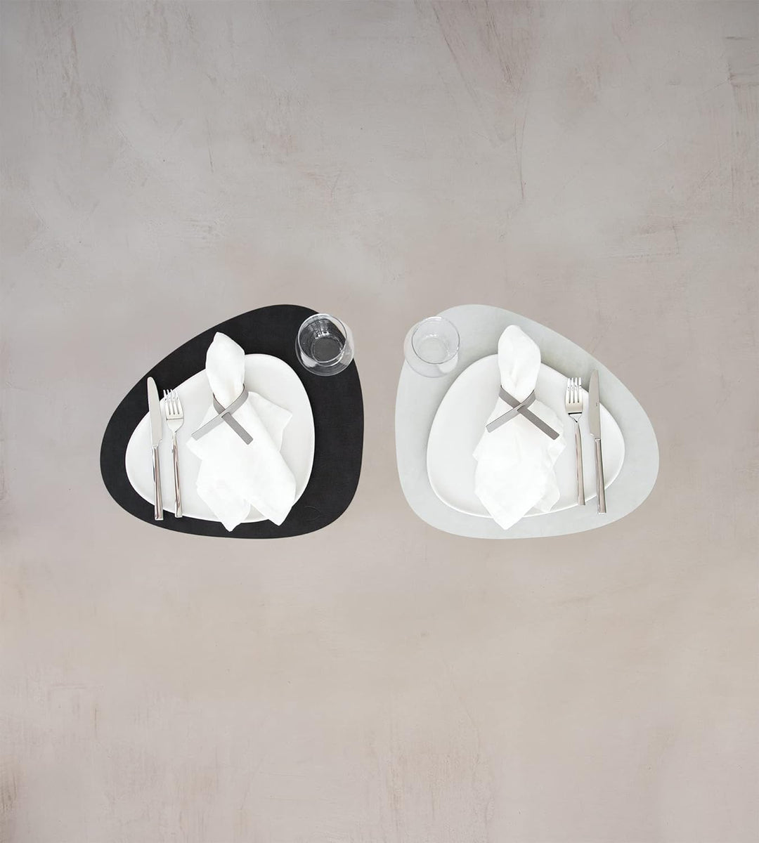 Lind DNA Tischset Curve Double L Recyceltes Leder Cloud/Nupo Schwarz-Metallic, Masse: 37cm x 44cm, 9