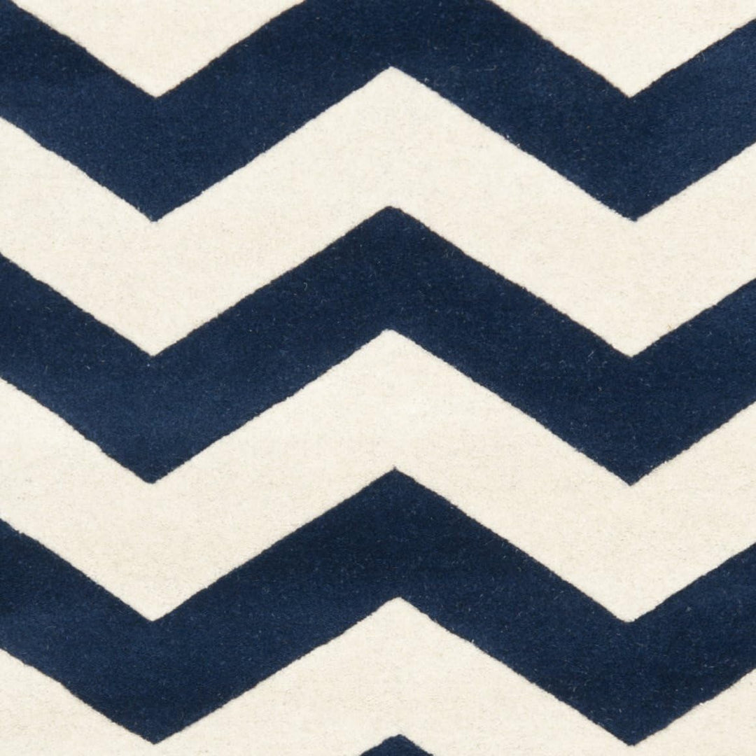SAFAVIEH Zeitgenössische Teppich für Wohnzimmer, Esszimmer, Schlafzimmer - Chatham Collection, Kurze