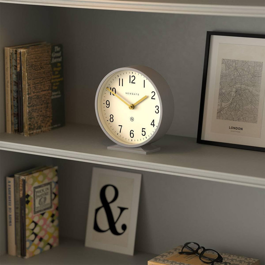 NEWGATE® Q Kaminsims Uhr | Moderne Klassische runde kaminuhr | Uhrwerk grau | Zeitgenössischer Stil