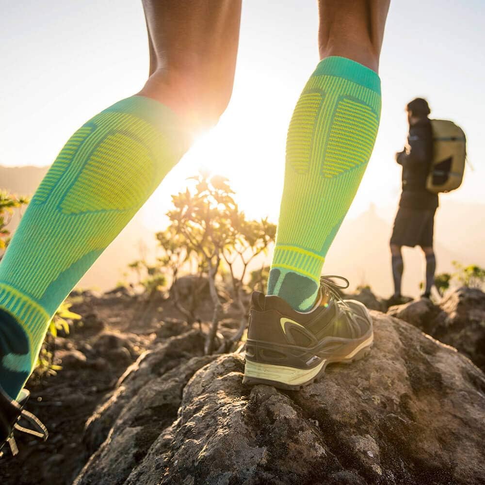 Bauerfeind Wandersocken "Outdoor Performance Compression Socks“ für Outdooraktivitäten wie Wandern &amp;