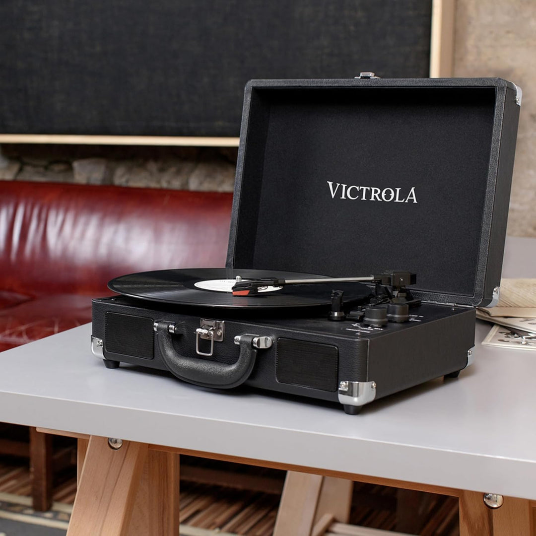 Victrola Journey Bluetooth Kofferplattenspieler mit DREI Abspielgeschwindigkeiten | Schwarz | VSC-55