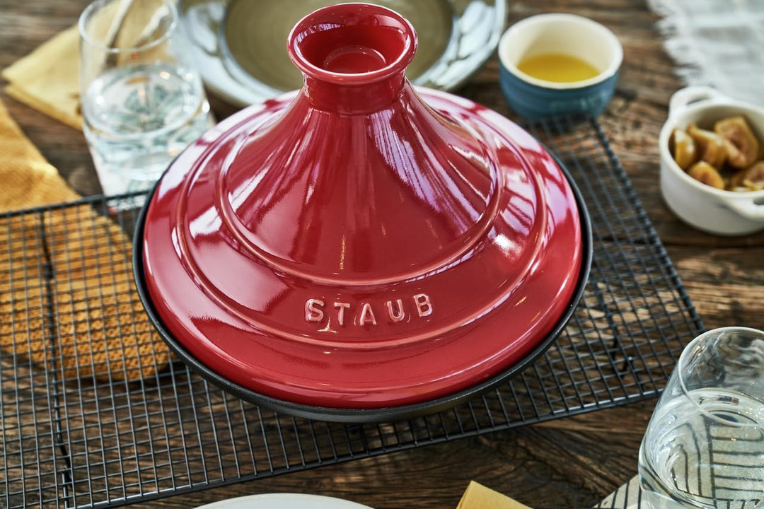 STAUB Tajine, 28 cm, Gusseisen, für traditionelle marokkanische Gerichte, Kirschrot Kirschrot 28 cm,