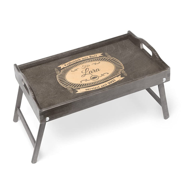 Maverton Betttablett mit Gravur - personalisiert - Sofatisch mit Griffen - klappbar - erhöhter Rand