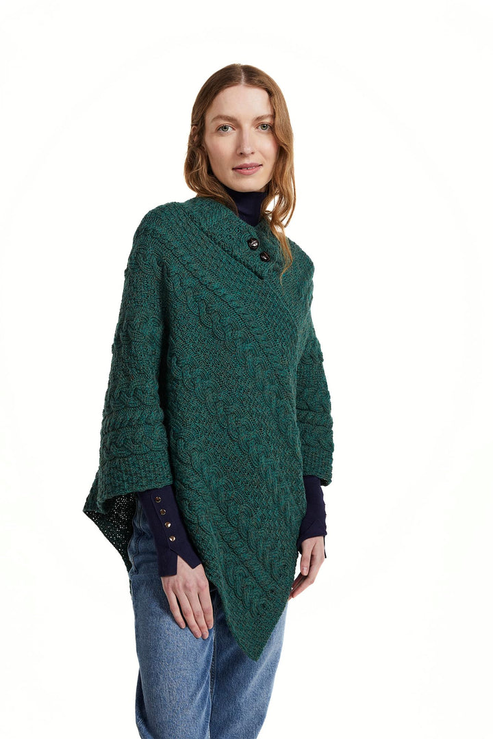 Irischer Aran Poncho Strickponcho Umhang Wollponcho aus 100% Merinowolle für Damen Einheitsgrösse Co