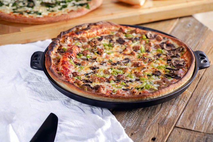 Camp Chef Pizza Pfanne 36 cm aus Gusseisen