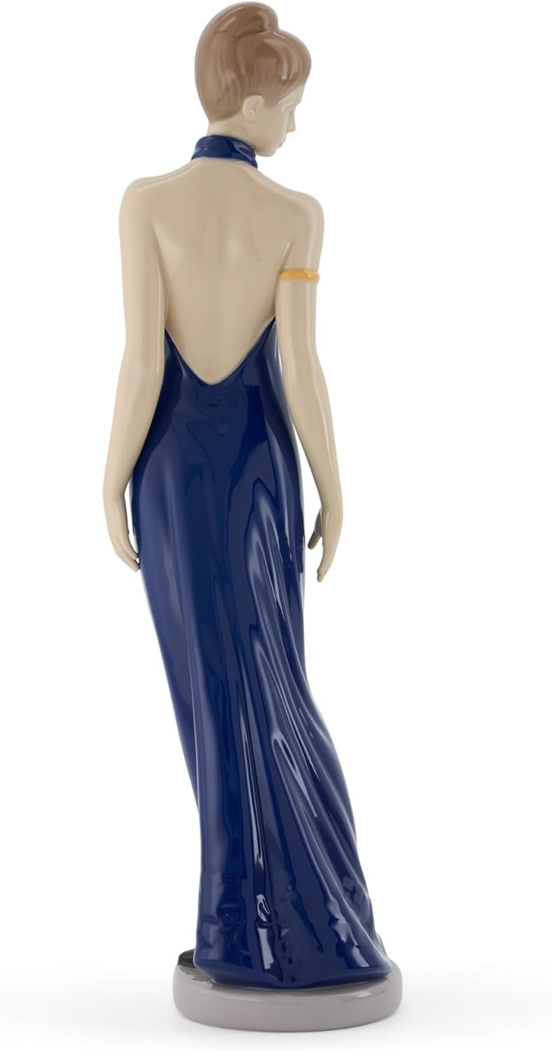 NAO Porcelain by Lladro Elegance (Special Edition) 2001831