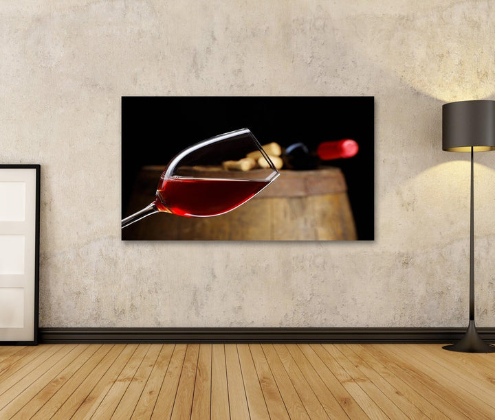 islandburner Bild auf Leinwand Glas Rotwein Mit Fass Im Hintergrund Bilder Wandbilder Poster Leinwan