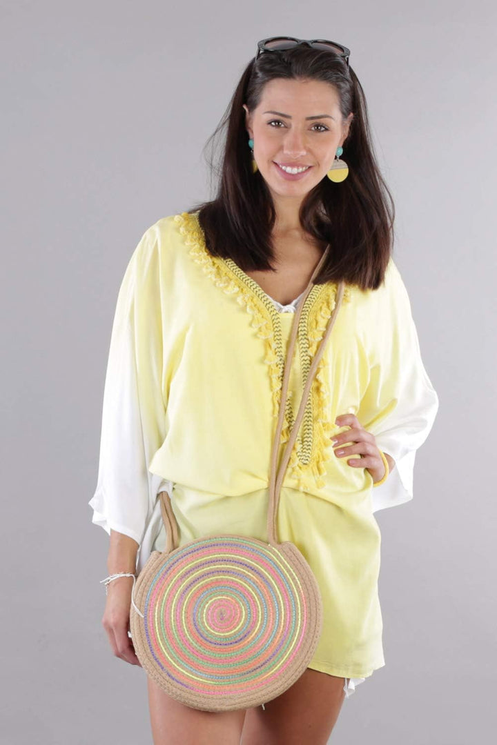 styleBREAKER Damen Runde Bali Bag Umhängetasche mit buntem Neonfaden und geflochtenem Taschengurt, H