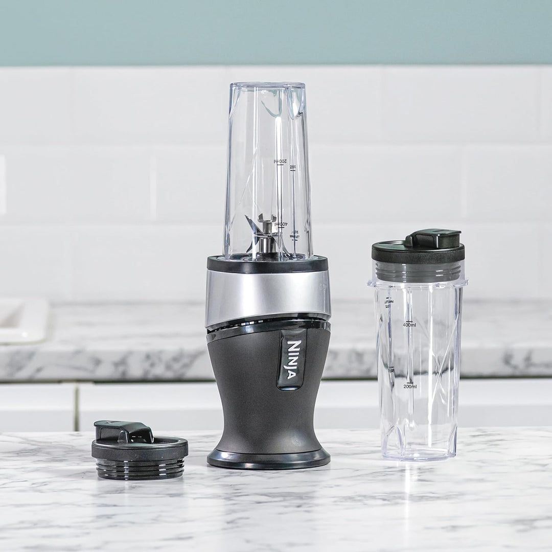Ninja 700 W Slim Mixer & Smoothie Maker, 2 x 470 ml Becher mit Ausgiessdeckel, persönlicher Mixer, C