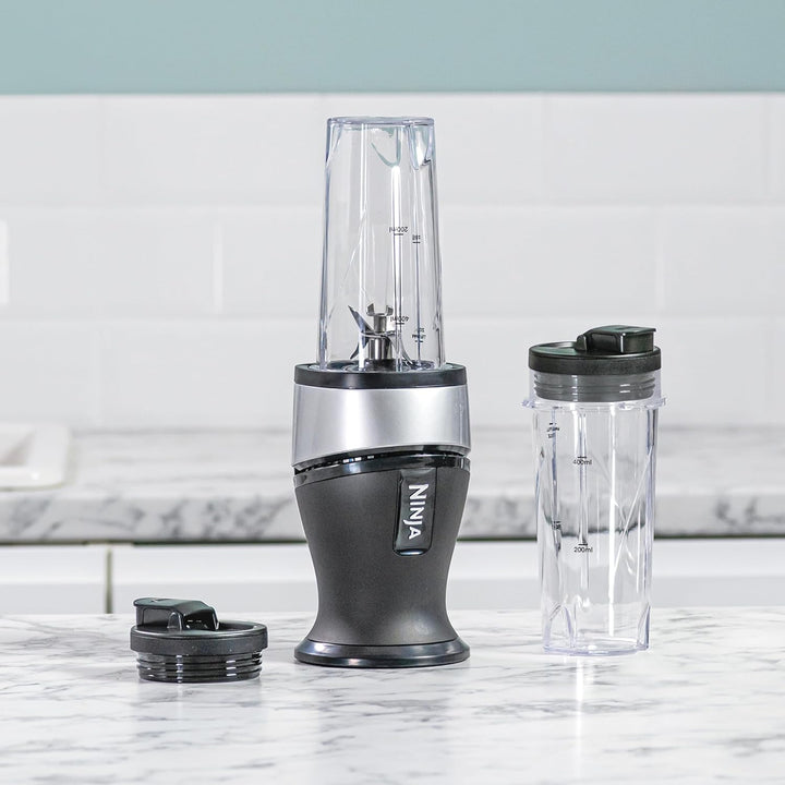 Ninja 700 W Slim Mixer & Smoothie Maker, 2 x 470 ml Becher mit Ausgiessdeckel, persönlicher Mixer, C