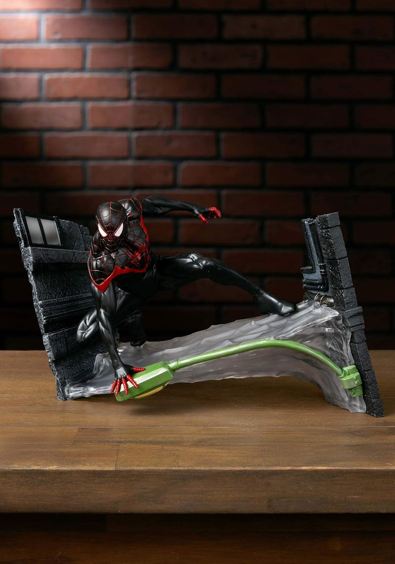 Diamond Select Toys APR202660 Marvel-Galerie: Miles Morales Statue, Stern, Schwarz, One Size