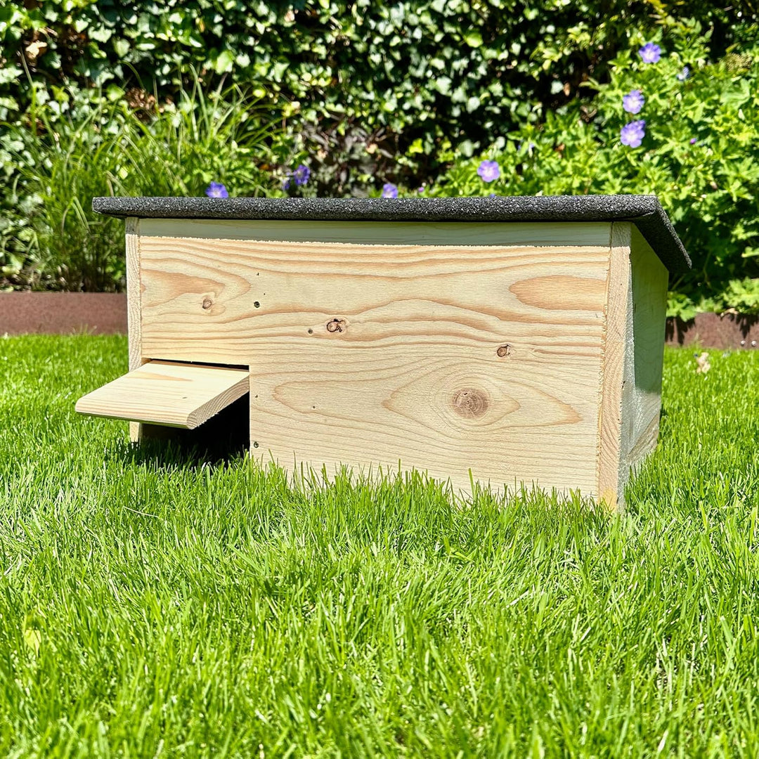 GARTENETAGE Igelhaus mit Rattenklappe aus Holz – wetterfestes Igelhotel für den Garten, sicherer Übe