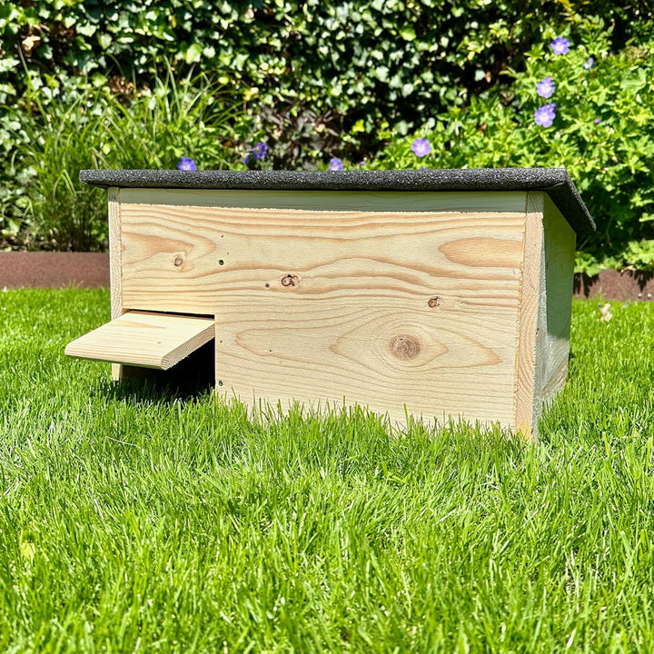 GARTENETAGE Igelhaus mit Rattenklappe aus Holz – wetterfestes Igelhotel für den Garten, sicherer Übe