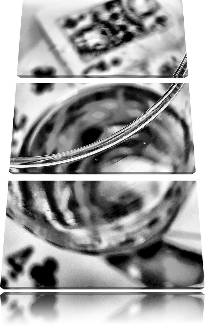 Pixxprint Glas Wein auf Spielkarten als Leinwandbild/Grösse: 3 Teilig (120x80) cm/Wandbild/Kunstdruc